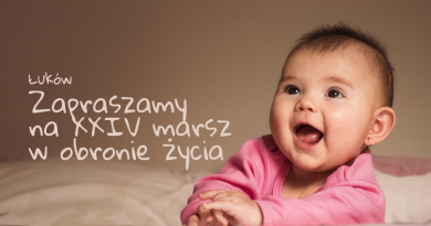 Zdjęcie dziecka z zaproszeniem na 24 marsz życia w Łukowie