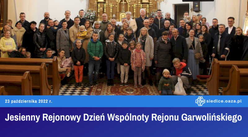 Zdjęcie grupowe z napisem Dzień wspólnoty Rejonu Garwolińskiego